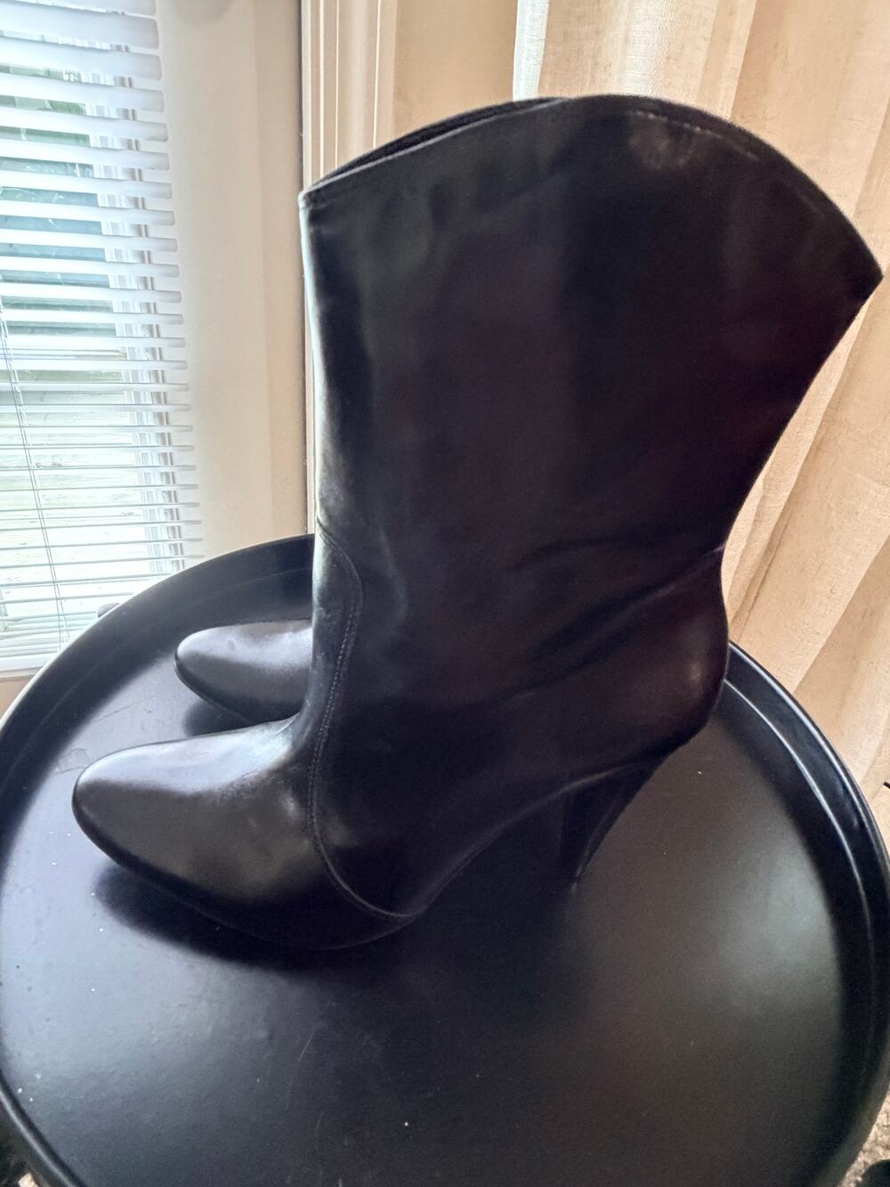 Gianni Bini EUC Black Leather boots 9.5 soft sole